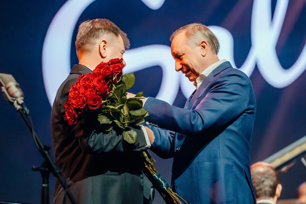Ковид Беглову нипочем: питерский губернатор плевал на ношение маски на концерте Бутмана