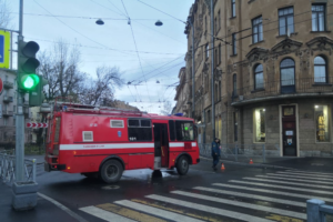 В доме Басевича очередное возгорание — на этот раз крупное. Его тушат восемь пожарных машин