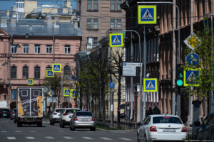 «Всё, что касается парковок, никуда не годится». Илья Варламов написал о проблемах центра Петербурга (и не только)