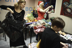 «Ночлежка» собирает новогодние подарки для бездомных. Что и как можно подарить?