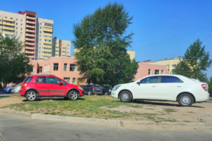 Власти Петербурга создали организацию, которая будет следить за парковкой машин во дворах. Как она будет работать?