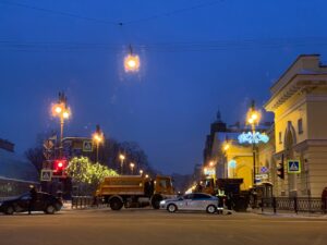 Петербуржцы сообщили о перекрытиях в центре и на КАД. В городе проходит саммит глав стран СНГ. Обновлено