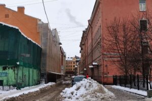 Петербуржцам продолжат платить за уборку улиц, а пунктов складирования снега будет больше. Зачем?