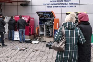 Отсутствие интернета, очереди к банкоматам и погромы — в рассказе преподавателя ВШЭ, который оказался в Казахстане во время протестов