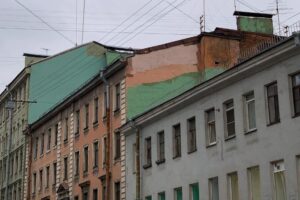 В Петербурге хотят ужесточить контроль за покраской фасадов