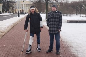 В Петербурге задержали активистов, которые провели акцию на коньках против плохой уборки улиц