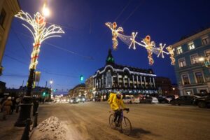 Новогодние украшения начнут убирать с петербургских улиц уже с середины января