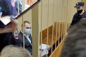 Суд продлил меру пресечения на два месяца блогеру Юрию Хованскому