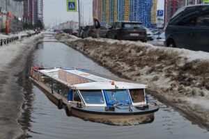 В Петербурге — новые реки и каналы. Посмотрите на город во время февральской оттепели