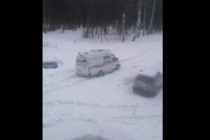 В Ленобласти машина скорой застряла в снегу. Прокуратура проводит проверку