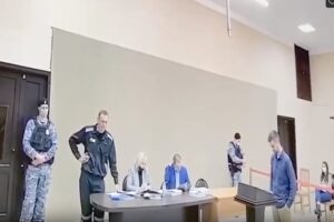 Петербуржец Федор Горожанко выступил на суде по Навальному. Он был свидетелем обвинения, но поменял позицию