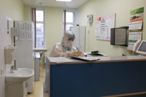 В Петербурге снизились госпитализации детей с COVID-19. Власти начали сворачивать коронавирусные койки