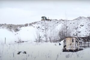 Активисты сообщили о вероятной экокатастрофе в Шуваловском лесу. По их словам, туда свозят грязный снег
