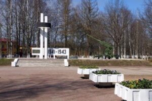 В Ленобласти задержали мужчину, который поджег памятник воинам НКВД. В 2019 году его осудили за поджог того же мемориала