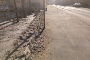 В Петербурге начали мыть улицы. Но, кажется, пыли меньше не стало 🤧
