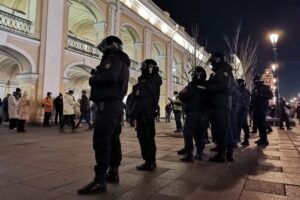 За пять дней на антивоенных акциях в Петербурге задержали больше 2 тысяч человек