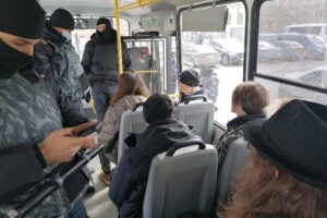 В Петербурге суды арестовали 30 участников антивоенных акций 2 апреля