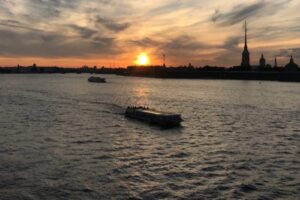 В Петербурге запустят новые маршруты по рекам и каналам и паромную переправу на время ремонта Биржевого моста
