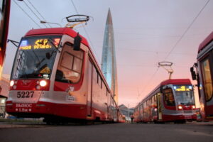 В Петербург поставят более 80 новых трамваев. Сколько миллиардов на них потратят?