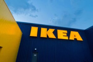 Петербуржцы ищут в соцсетях сотрудников IKEA — чтобы купить мебель и другие товары на закрытой распродаже