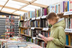 В последнюю неделю работы Книжных аллей — с 19 по 24 сентября — петербуржцы смогут купить книги со скидкой 25 %