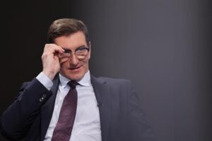 Телеканал RT заморозил сотрудничество с Красовским. Во время эфира он призывал топить украинских детей