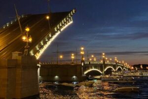 Когда в Петербурге завершится сезон навигации и когда перестанут разводить мосты?