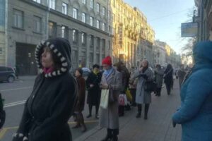 Из-за закрытия «Чернышевской» общественный транспорт в Центральном районе перегружен