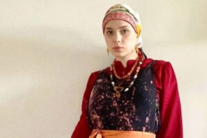 «Акция силовиков против 24-летней девчонки». Как петербургскую феминистку Паладдю Башурову выдавили из страны обысками и задержаниями