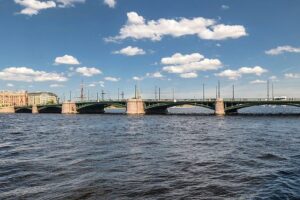 В Петербурге открыли Биржевой мост, недоступный с октября 2021 года. Что изменилось?