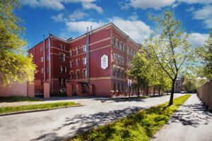 РАНХиГС останется в кампусе у Лиговского проспекта еще на 5 лет. Здание пытается получить РПЦ