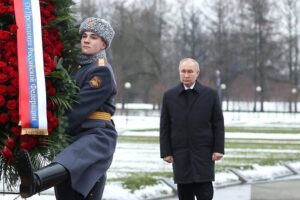 Одинокий Путин, снайперы и перекрытые дороги. Что происходило в Петербурге в юбилей прорыва блокады