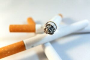 Госдума повысила акцизы на сигареты. Сколько они теперь могут стоить?