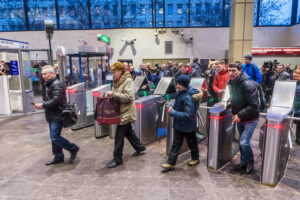 Проезд в метро Петербурга теперь стоит 70 рублей. Это больше или меньше, чем в Москве и Лондоне?
