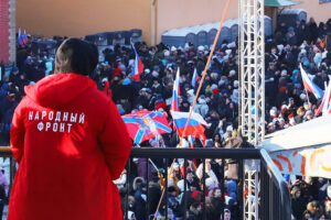 Как 1000 петербуржцев в день выступления Путина пришли на «секретный» Z-концерт у Петропавловской крепости. 10 фото