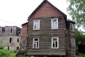 В Ольгине снесли деревянный дом, построенный в начале ХХ века, сообщили активисты