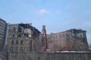 Снос здания на Хрустальной в начале января был незаконным, подтвердили в Госстройнадзоре