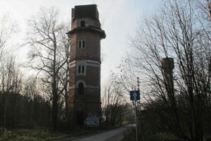 В Осиновой Роще выставили на продажу историческую водонапорную башню