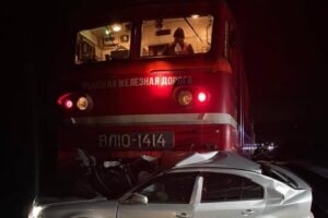 Поезд, следовавший из аннексированного Крыма в Петербург, столкнулся с автомобилем. Четыре человека погибли
