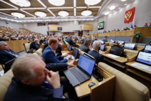 Конституционный комитет Госдумы одобрил поправку о пожизненном заключении за госизмену. Ее рассмотрят в четверг