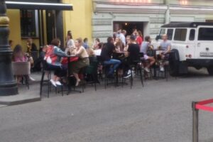 Летние кафе в Петербурге смогут работать с 16 апреля до 15 октября
