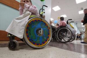 В России вступил в силу закон о сопроводительном проживании для людей с инвалидностью. Что это значит?