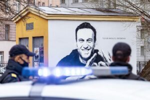 Команда Навального призывает на акцию 4 июня. Почему ее критикуют оппозиционные политики и что грозит за участие в ней?