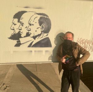 В Петербурге появилось граффити с Кадыровым, Пригожиным и Путиным