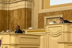 Правительство Петербурга не раскрыло траты из резервного фонда города, сообщил Вишневский