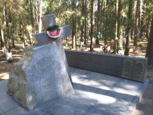 В Левашове пропал памятник репрессированным полякам. Администрация мемориального кладбища не в курсе