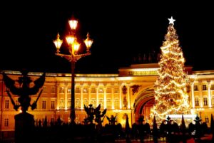 В Петербурге согласовали первую площадку для новогодних праздников. Это горка для катания между Дворцовой площадью и Певческим мостом