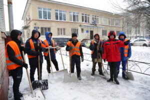 Расходы на уборку снега в Петербурге падают четвертый год. Кто выиграл контакты на сезон 2023-2024