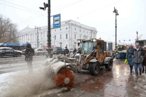 Комблаг отчитался об уборке города от первого снегопада