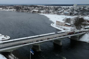 Финляндия закрыла почти все погранпункты на границе с Россией. А что происходит на эстонской границе?